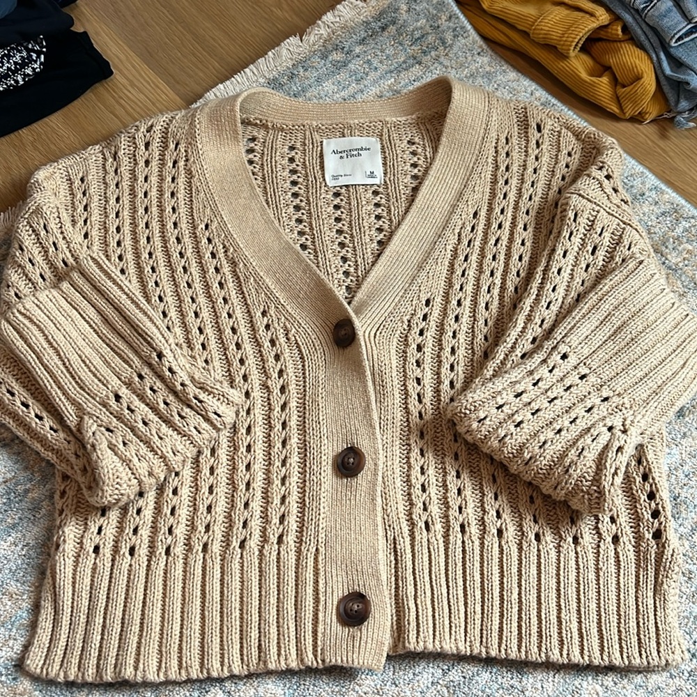 NWOT Abercrombie cardigan